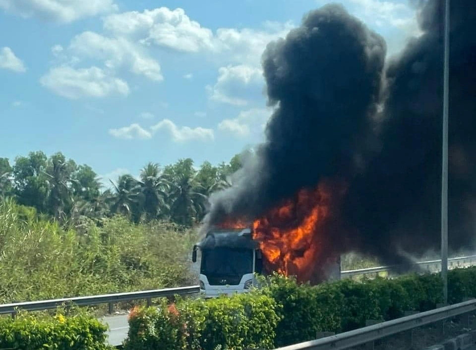 Dozens survive passenger bus fire on southern expressway